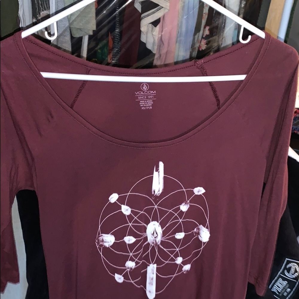 Quarter sleeve V-neck top